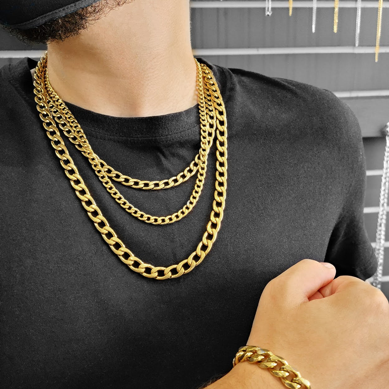 Man wearing Solid Gold Curb Chains