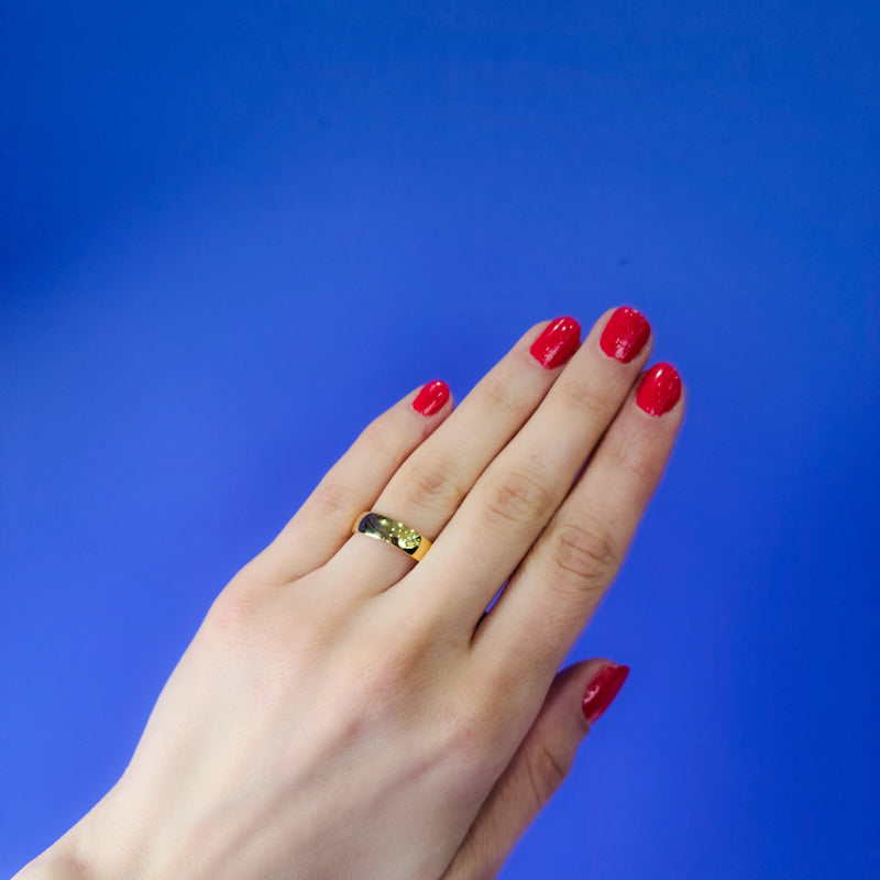 Mode wearing Yellow Gold 5mm Wedding Band