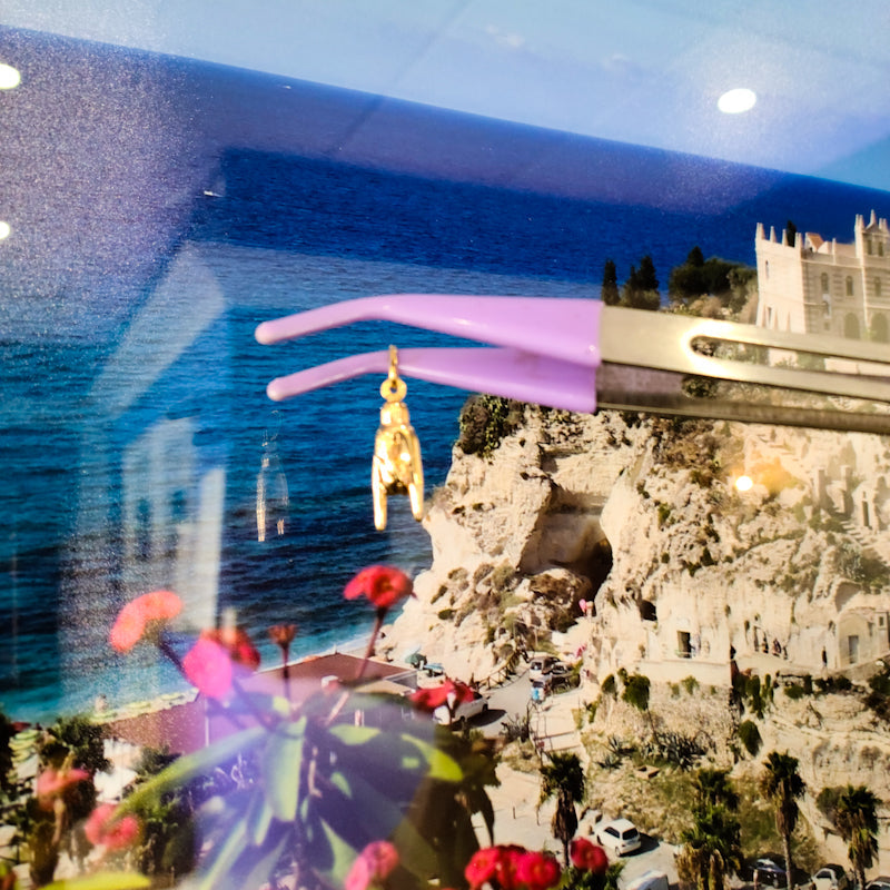 Corna Hand Large Solid Gold